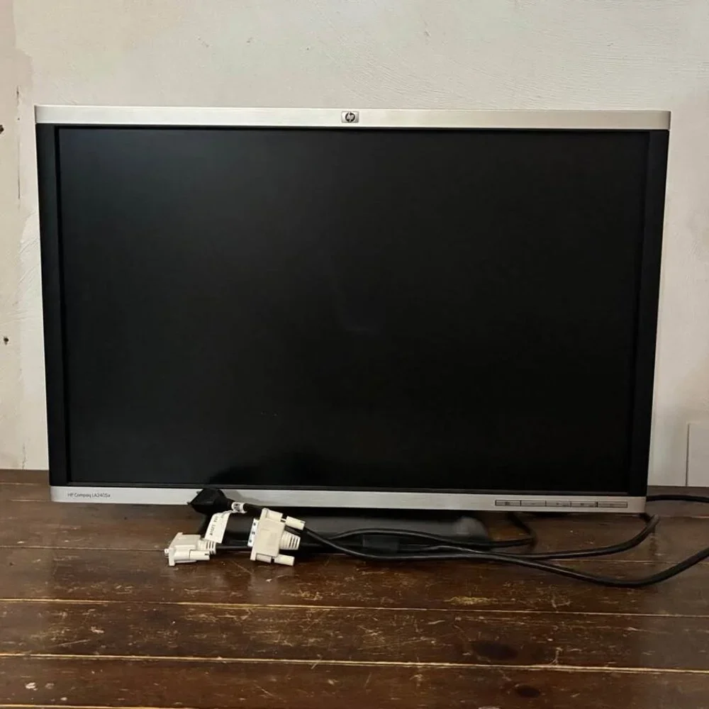 HP Compaq LA2405x Backlit Adjustable Height LCD Gaming Monitor w Cords